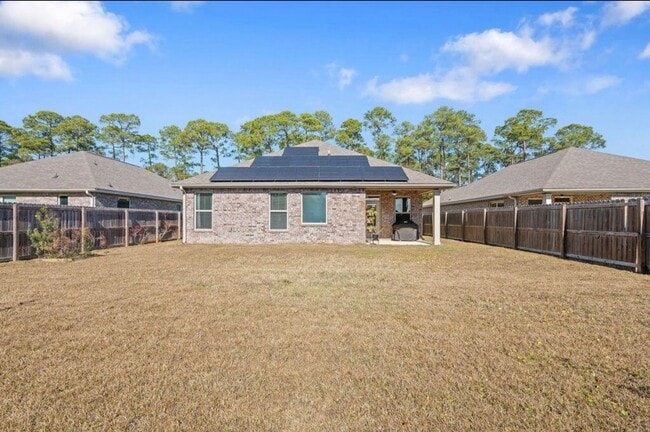 Building Photo - Solar-Powered 4BR Home Near Eglin & Hurlburt AFB– Fort Walton Beach!