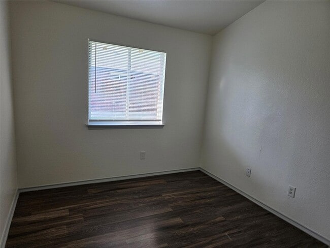 Building Photo - 319 Riverwalk Dr