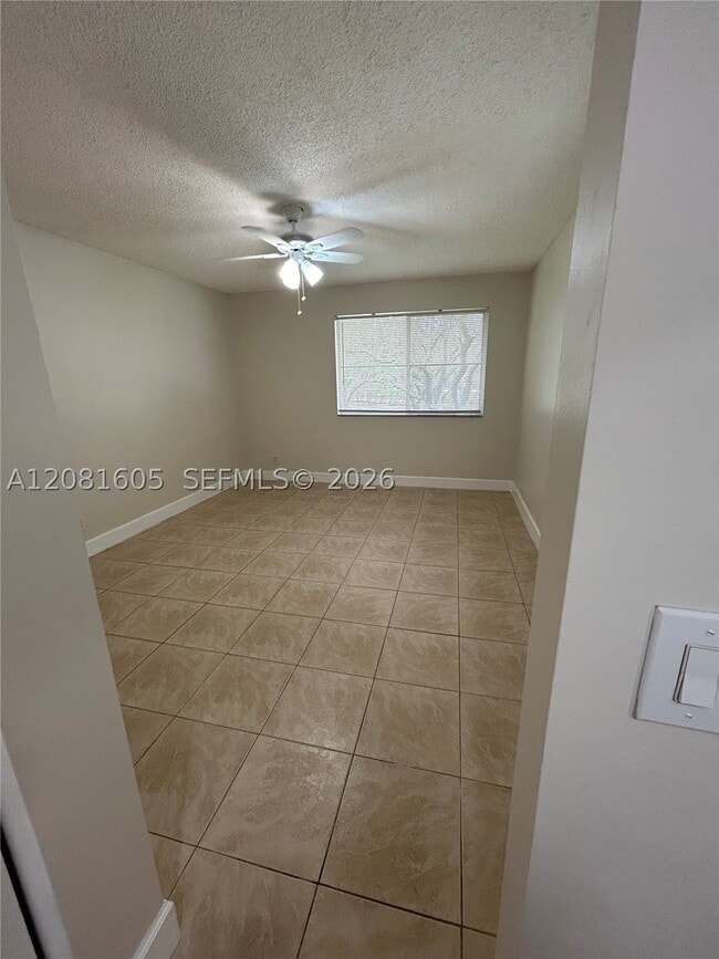 Building Photo - 9733 Westview Dr