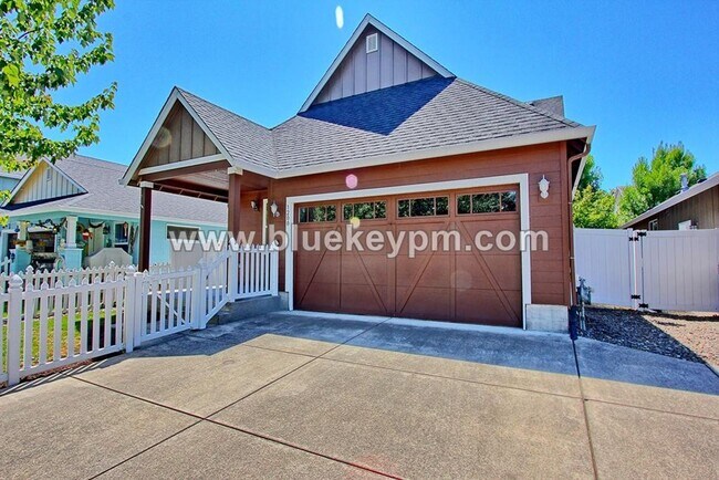 Building Photo - 3 Bed, 2.5 Bath Home in Battle Ground With Primary Suite on Main Floor