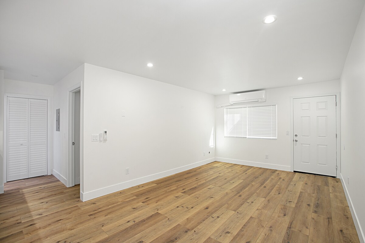 Building Photo - 584 12th St