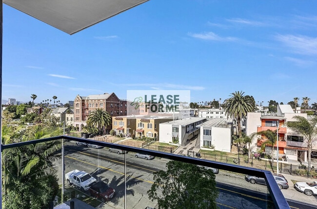 Building Photo - 1538 S Wilton Pl