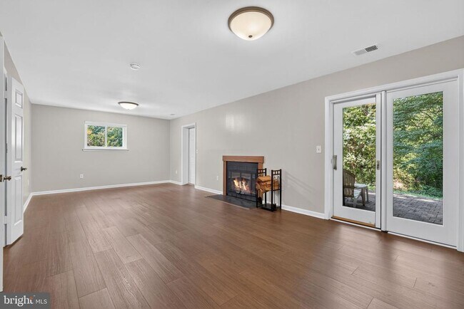 Building Photo - 6 Youngs Farm Ct