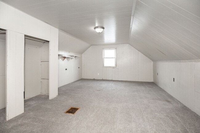 Building Photo - 3 BED 1 BATH BEAUTIFUL SINGLE FAMILY HOME