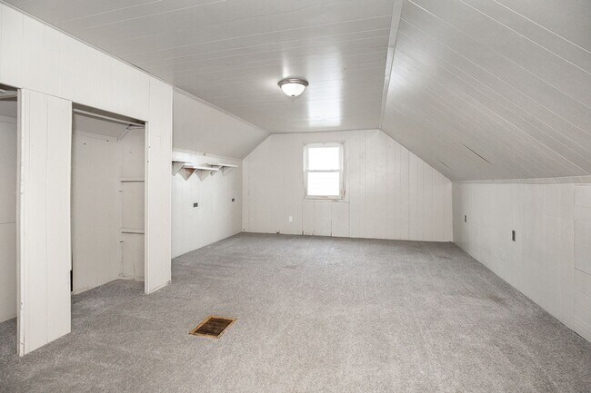 Building Photo - NEWLY RENOVATED! 3 BED, 1 BATH BEAUTIFUL  SINGLE-FAMILY HOME IN CLEVELAND!