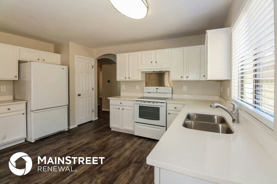 Building Photo - 6933 S Creek Run Ave