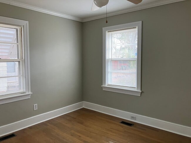 Building Photo - 2 Bedroom Brick House