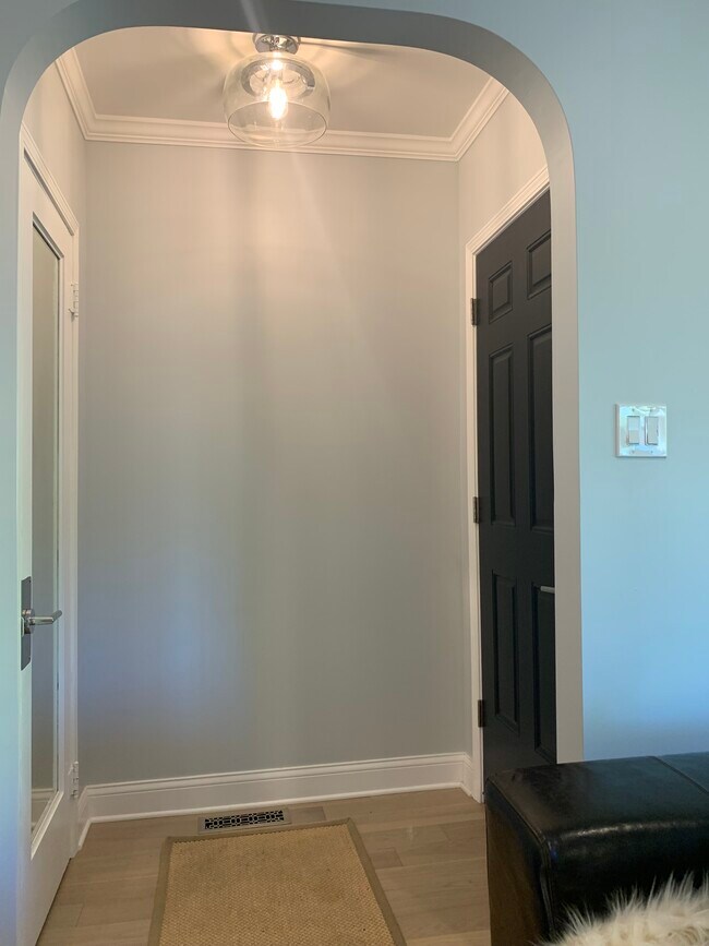 Building Photo - 605 N Humphrey Ave