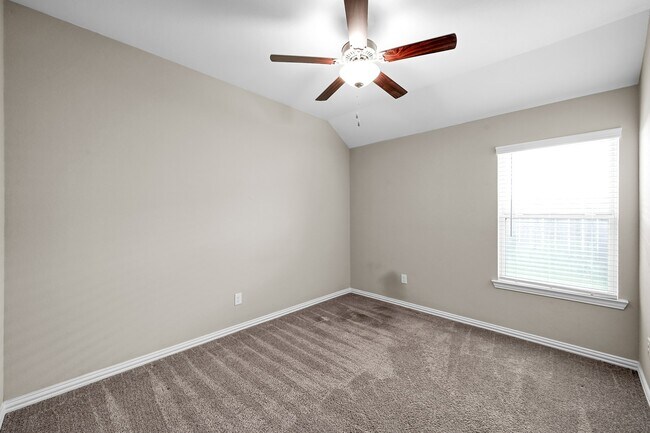 Building Photo - 2372 Old Stone Dr