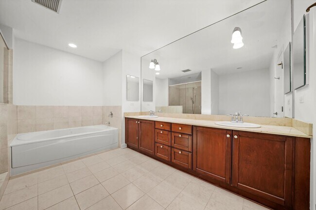 Building Photo - 1201 S Prairie Ave