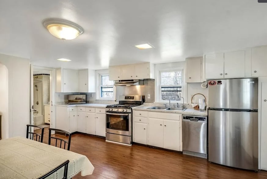 Building Photo - 4 Parker St