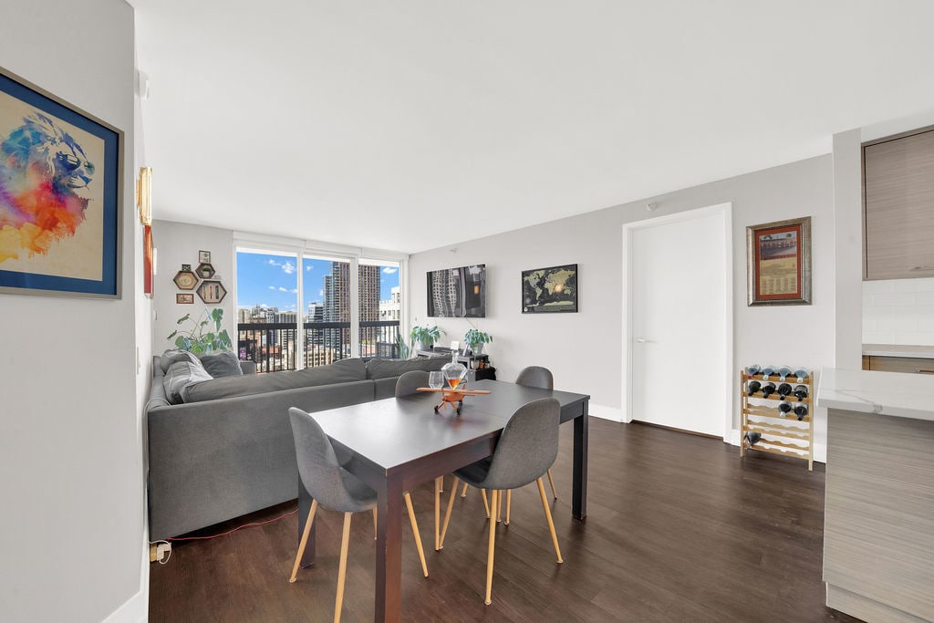 Building Photo - 545 N Dearborn St