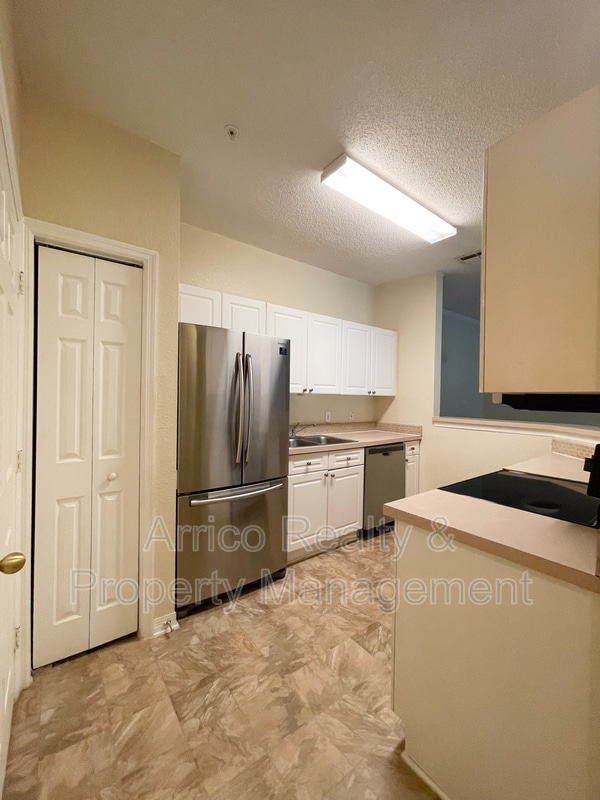 Building Photo - 18001 Richmond Pl Dr