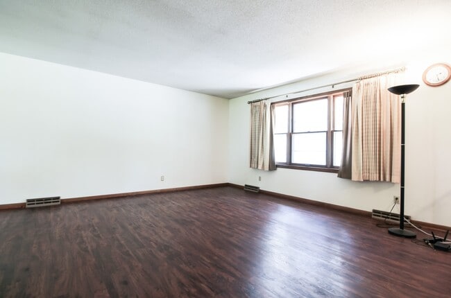 Building Photo - 1832 Ranser Rd