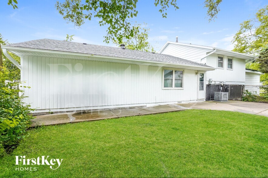 Building Photo - 4200 Arlington Dr