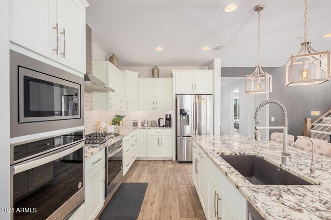 Building Photo - 5654 N 88th Ln