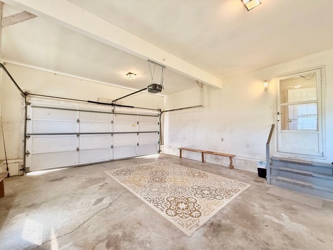 Building Photo - Charming 3 Bedroom Home for Rent!