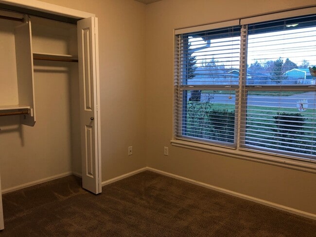 Building Photo - 3 Bed, 2 Bath Dallas Home!