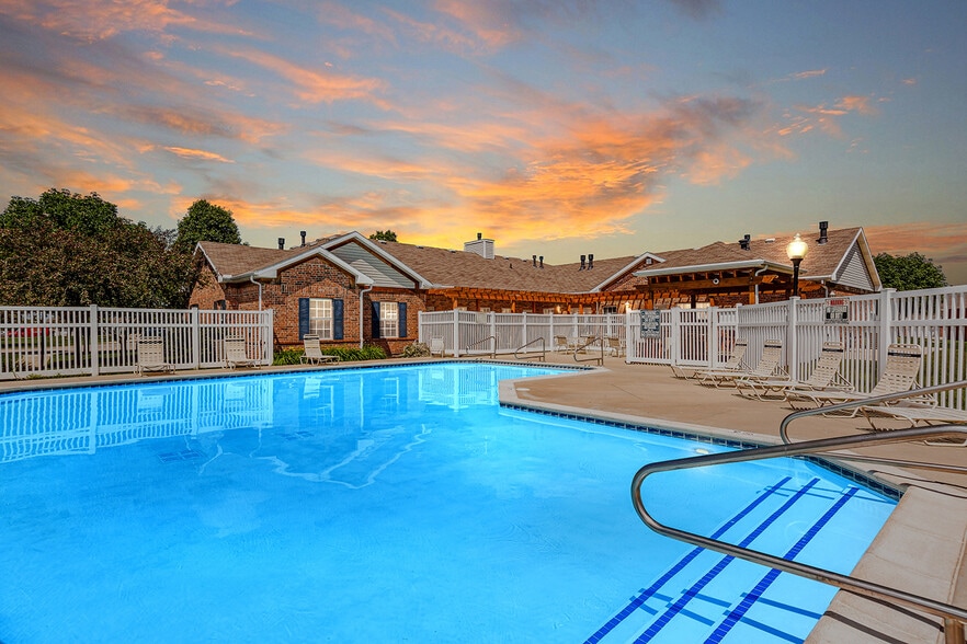 Maple Grove Villas 8602 Westown Pky West Des Moines IA 50266