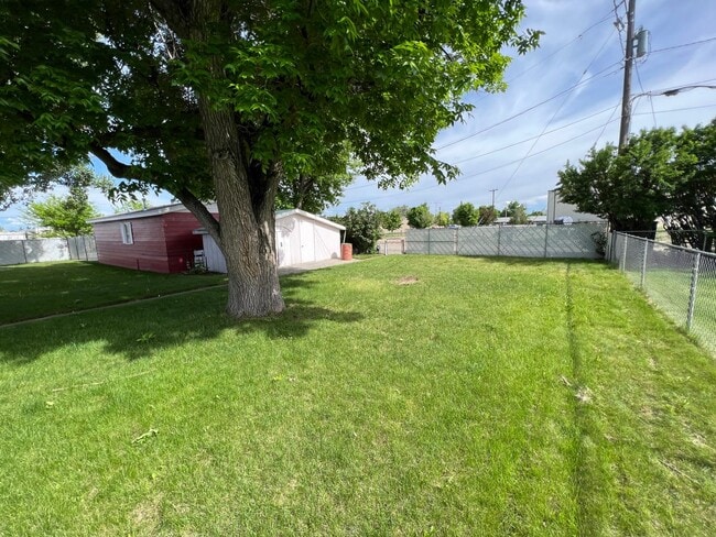 Building Photo - 429 E Pine St