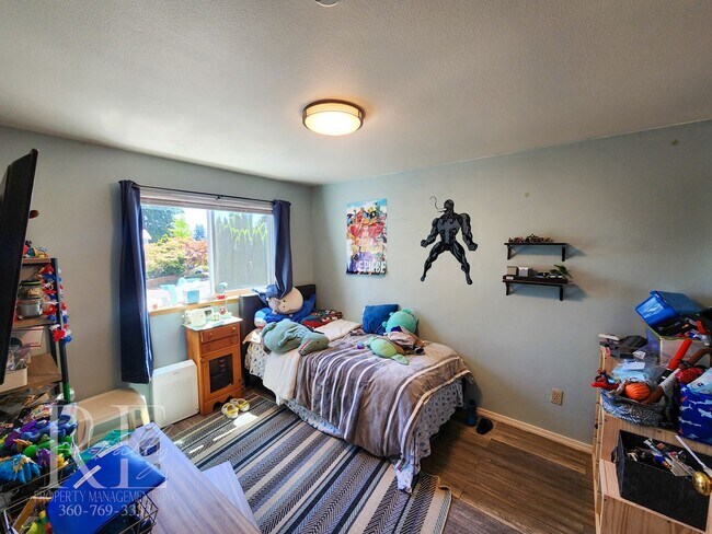 Building Photo - Inviting Vaulted 2-Story
