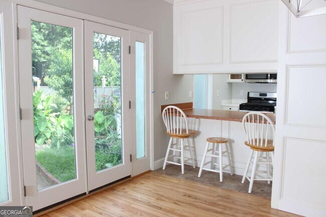 Building Photo - 1124 Center St NW