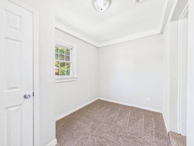 Building Photo - 4605 Eastover Ave