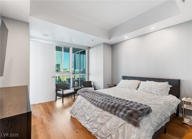 Building Photo - 4525 Dean Martin Dr