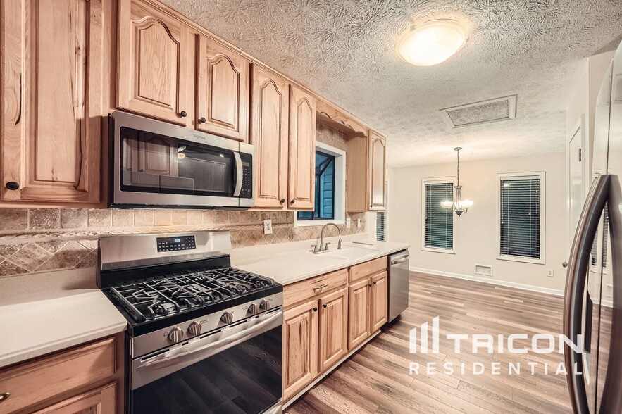 Building Photo - 136 Bramble Oak Dr