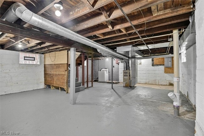 Building Photo - 12912 Maplerow Ave