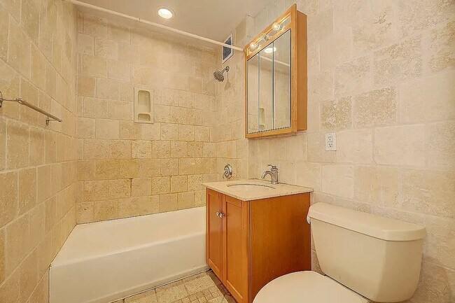 Building Photo - 143 Mulberry St