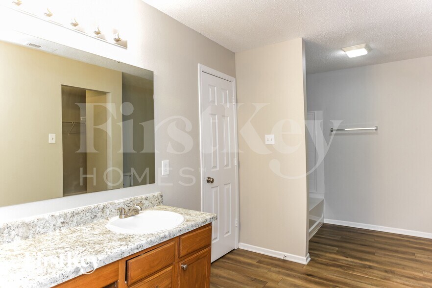 Building Photo - 6350 Eastern Range Rd