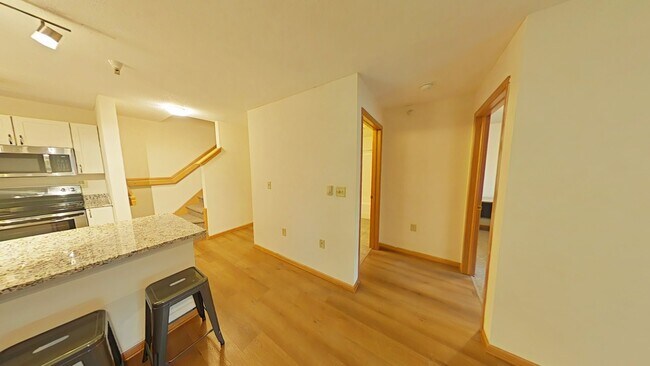 Building Photo - 4 Bedroom, 2 Bathroom