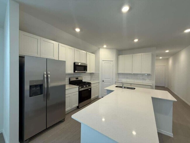 Building Photo - 623 Sormonne Lp