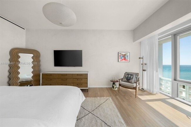 Building Photo - 2901 Collins Ave