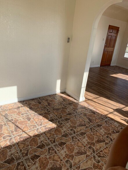 Building Photo - 331 W Manchester Blvd
