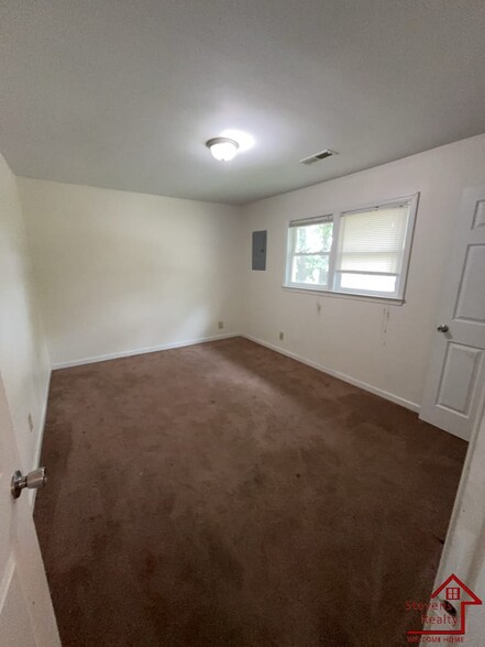 Building Photo - 500 Skyline Dr