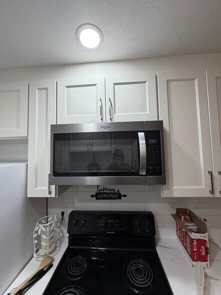 Building Photo - 457 E N St