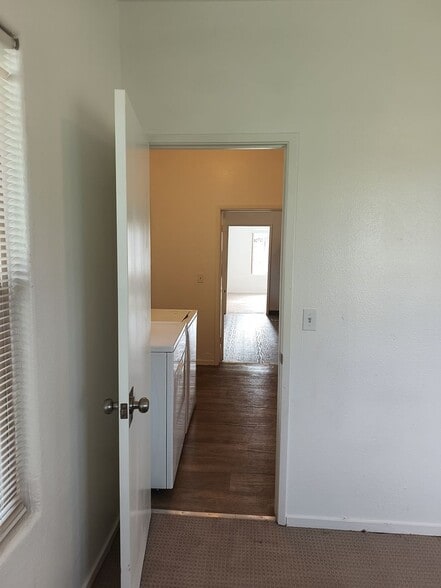 Building Photo - 3035 E El Monte Way