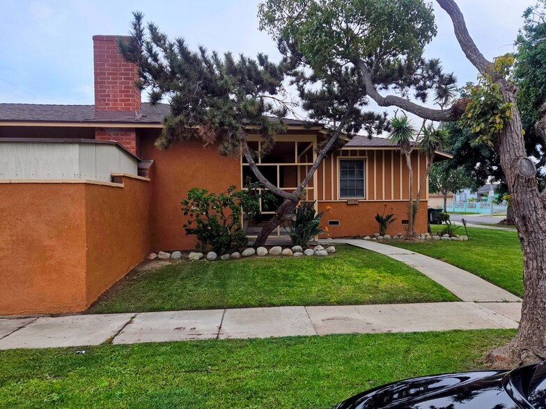 Building Photo - 12912 St Andrews Pl