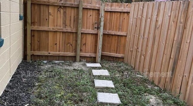 Building Photo - 521 SE 14th Terrace