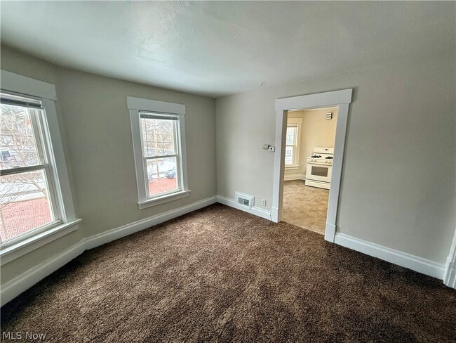 Building Photo - 39 N Balch St