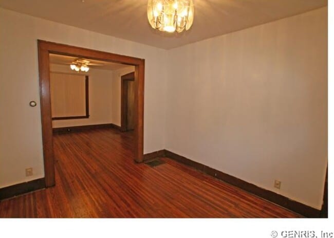 Building Photo - 27 Ravenwood Ave