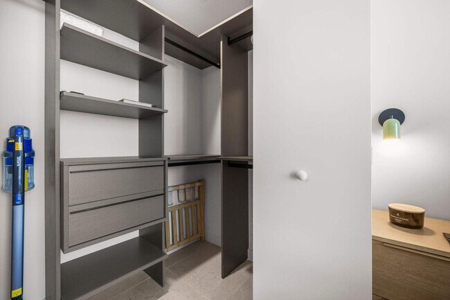 Building Photo - 11 NE 6th St