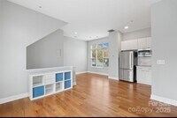 Building Photo - 840 Garden District Dr