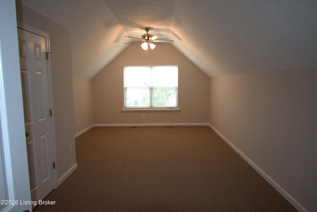 Building Photo - 10407 Pinoak View Dr