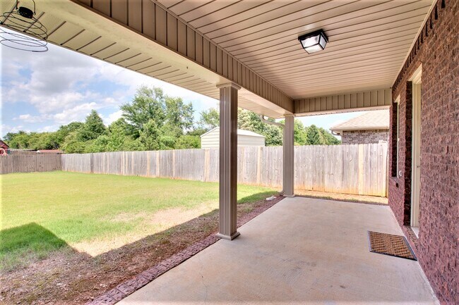 Building Photo - 24603 Rolling Vista Dr