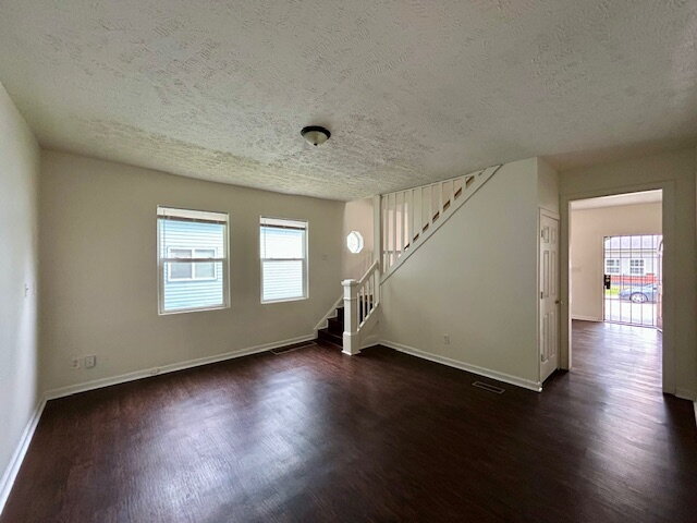 Building Photo - Charming 3 Bedroom 2 Bath House in Center Township!