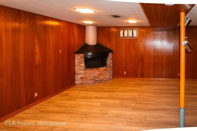 Building Photo - 1303 Lipan Dr