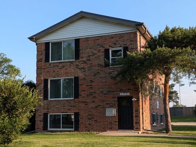 Primary Photo - 21W185 Tee Ln